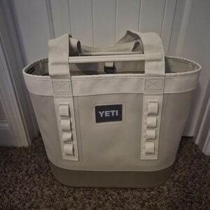 YETI Camino 35 In Taupe